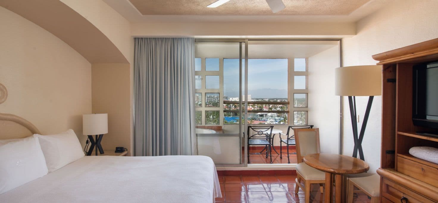 habitacion-amplia-con-vista-al-mar-en-club-regina-vallarta
