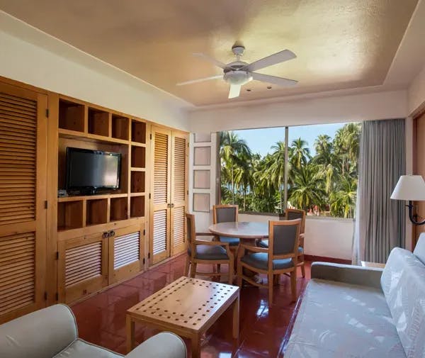 beautiful-room-suite-with-ocean-view-in-club-regina-vallarta